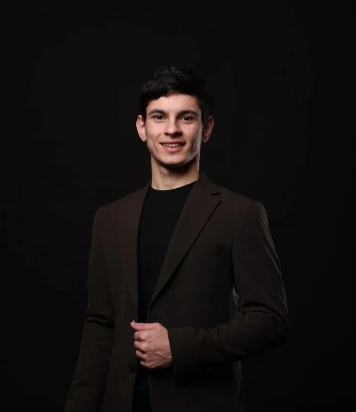 Адам Дениев