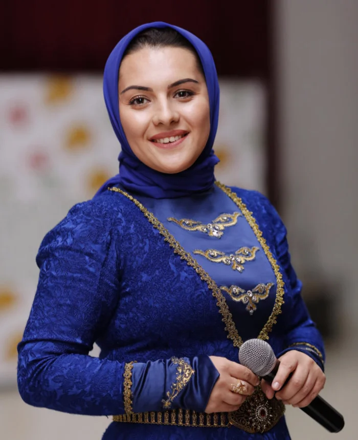 Лаура Устарханова